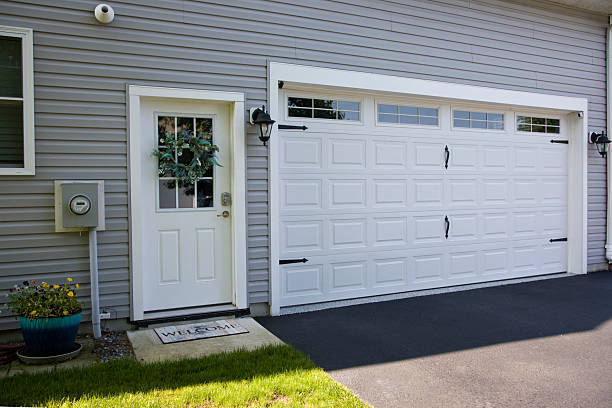 24/7 Emergency Garage Door Panel Replacement experts in Crystal Lake, CT